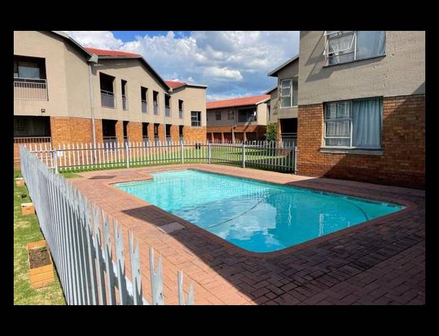 2 BEDROOM APARTMENT FOR SALE IN VANDERBIJLPARK CE 3
